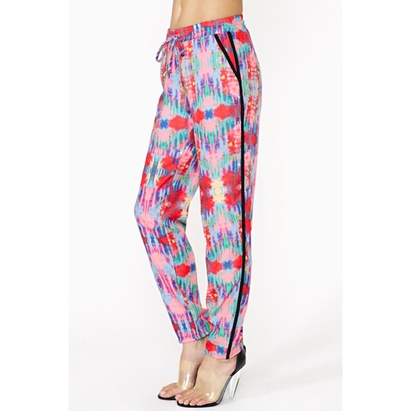 NastyGal Blurred Bloom Pants - Picture 4 of 7